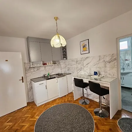 Apartment Nena 201 *